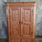 Armoire en pin 