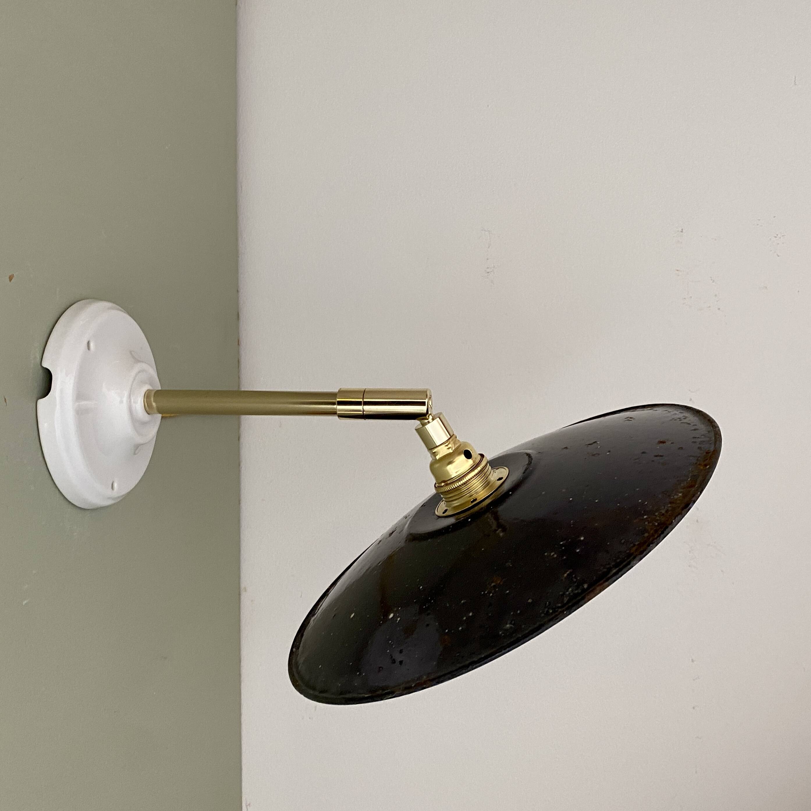 Vintage lampshade wall light in enamelled sheet metal (ref 2)