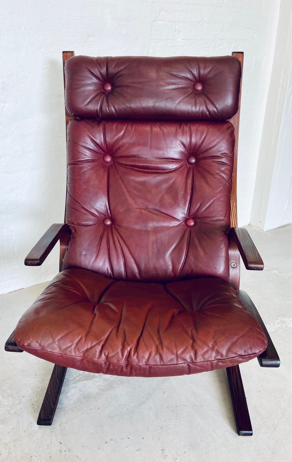 Vintage norwegian leather Siesta chair & ottoman by Ingmar Relling