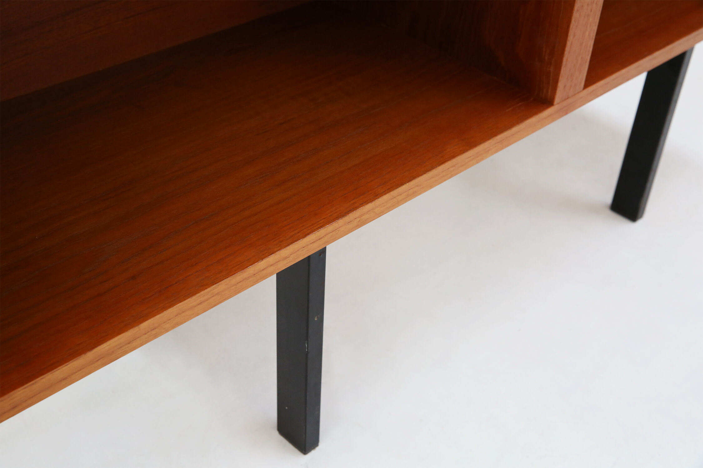 Mid-century cabinet/bookcase Ca.1960