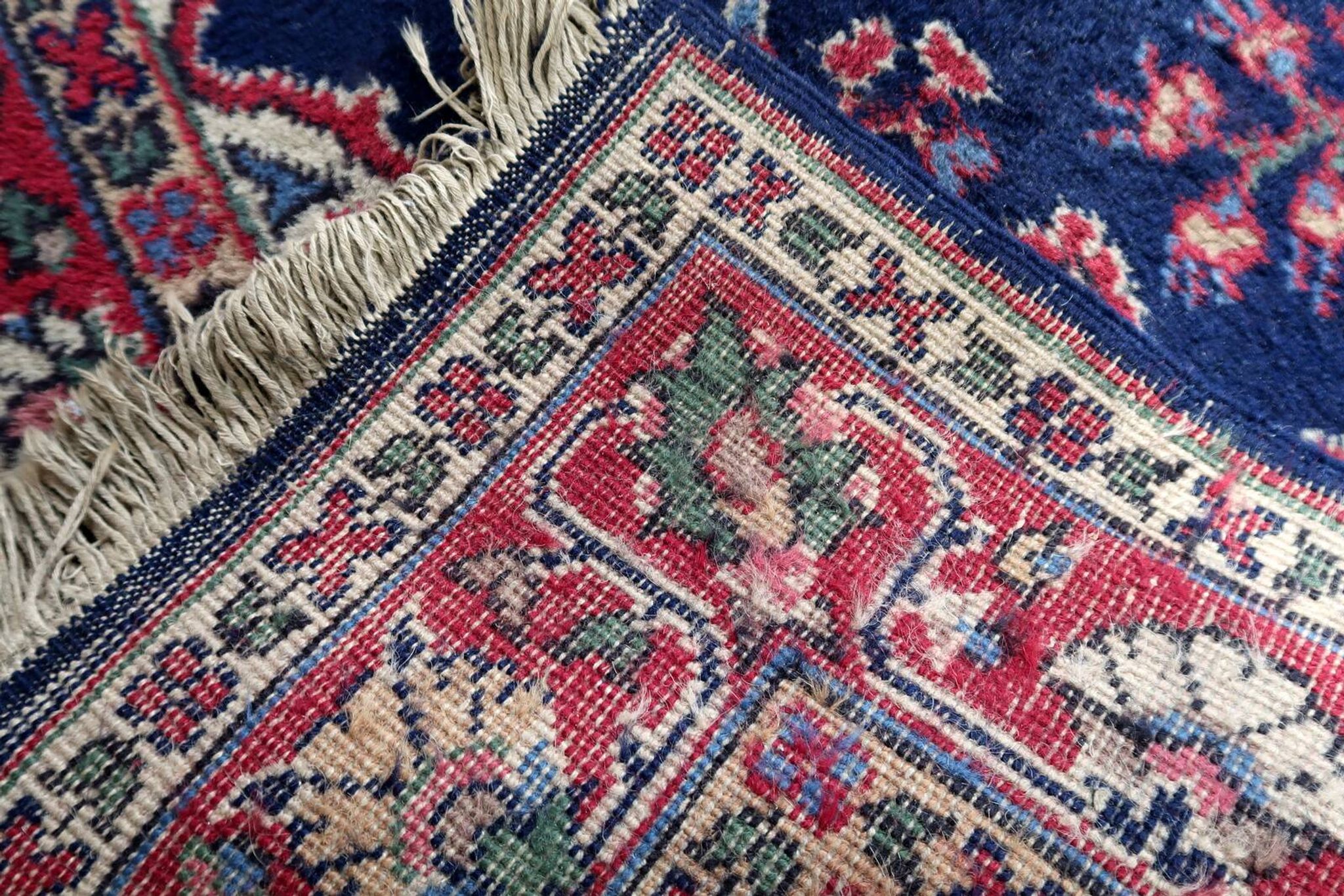 Tapis Kerman antique en laine bleue et rouge