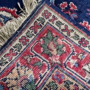 Tapis Kerman antique en laine bleue et rouge