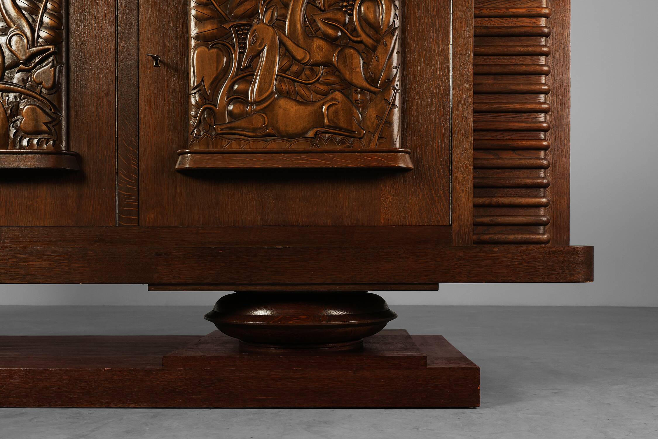Buffet en chêne français Art Déco de Jacques Klein, 1925