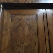 Armoire à placage de loupe