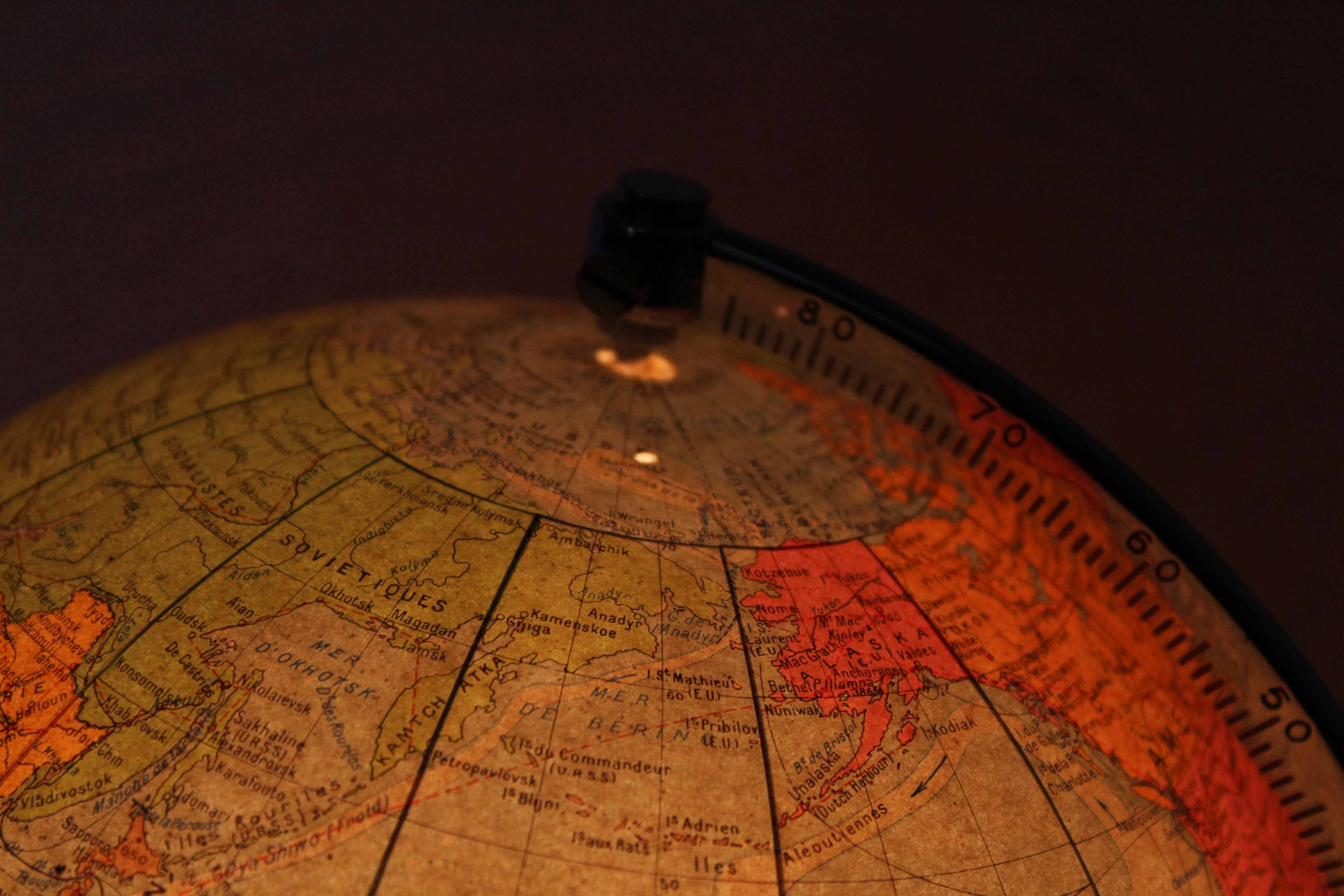 Mappemonde lumineuse en verre perrina, globe terrestre picquart