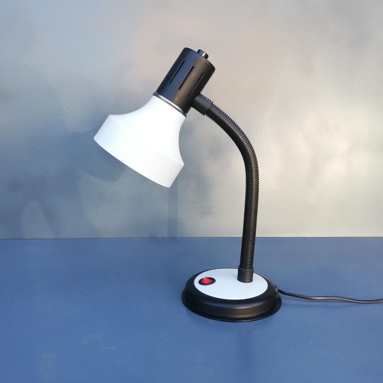 Vintage italian desk lamp veneta lumi