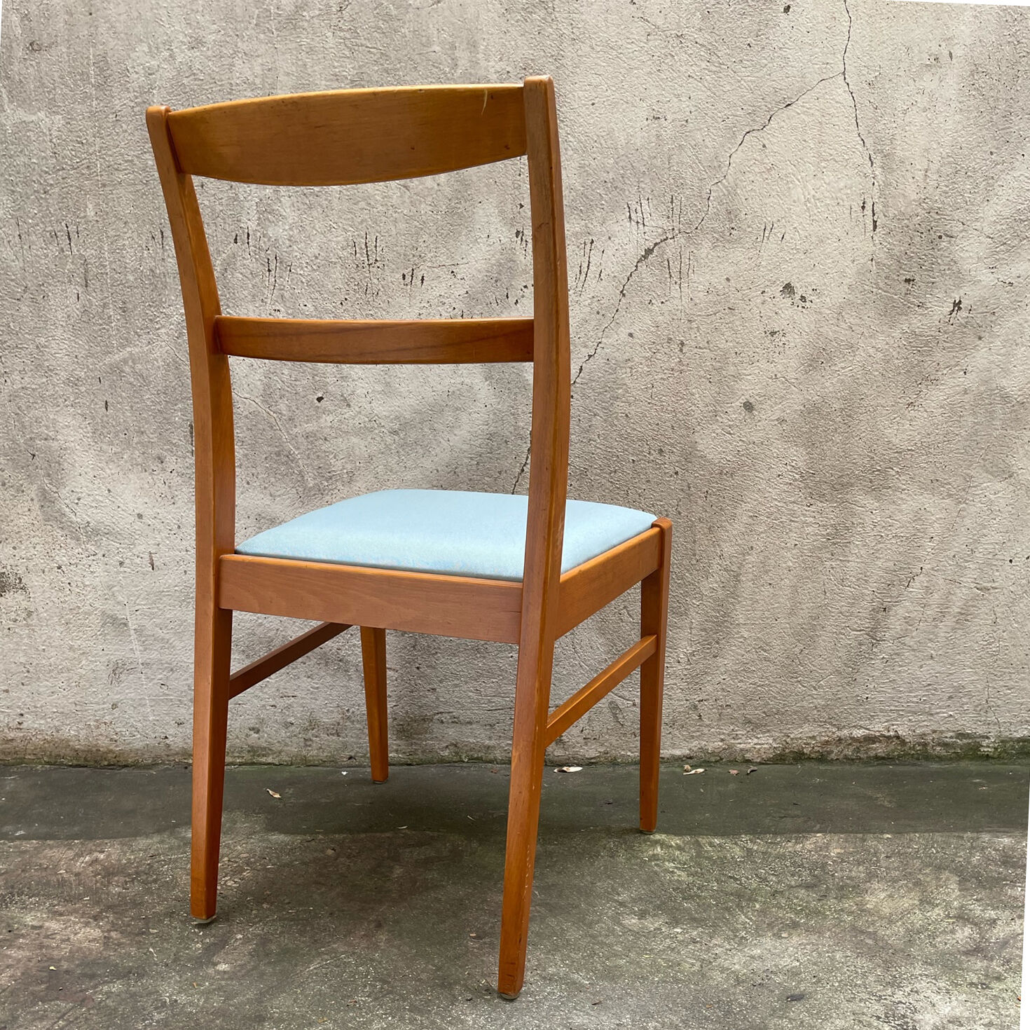 4 chaises de salle à manger scandinaves