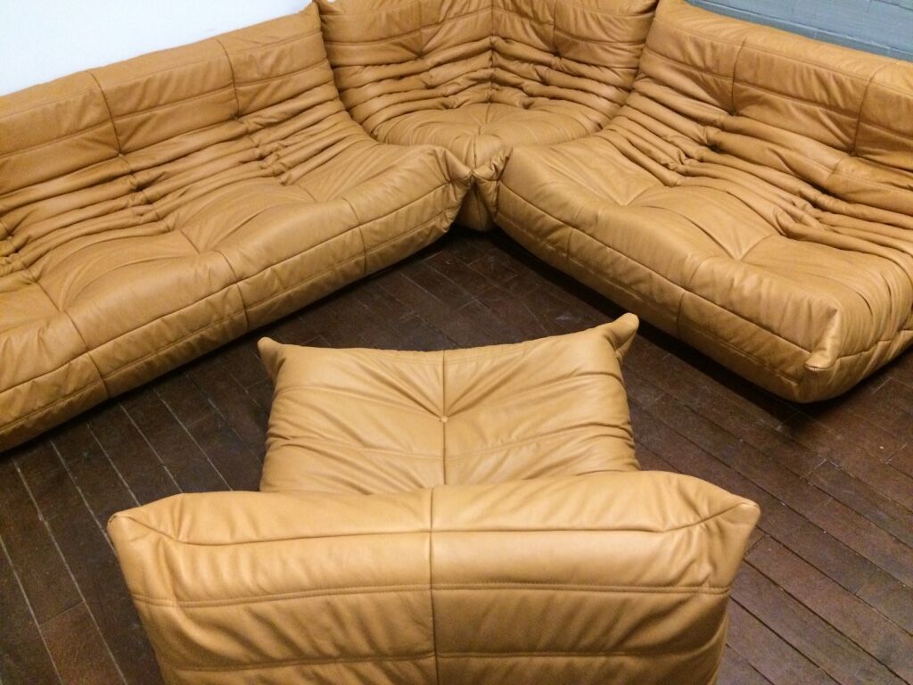 Set de canapé "Togo" en cuir camel par Michel Ducaroy pour Ligne Roset