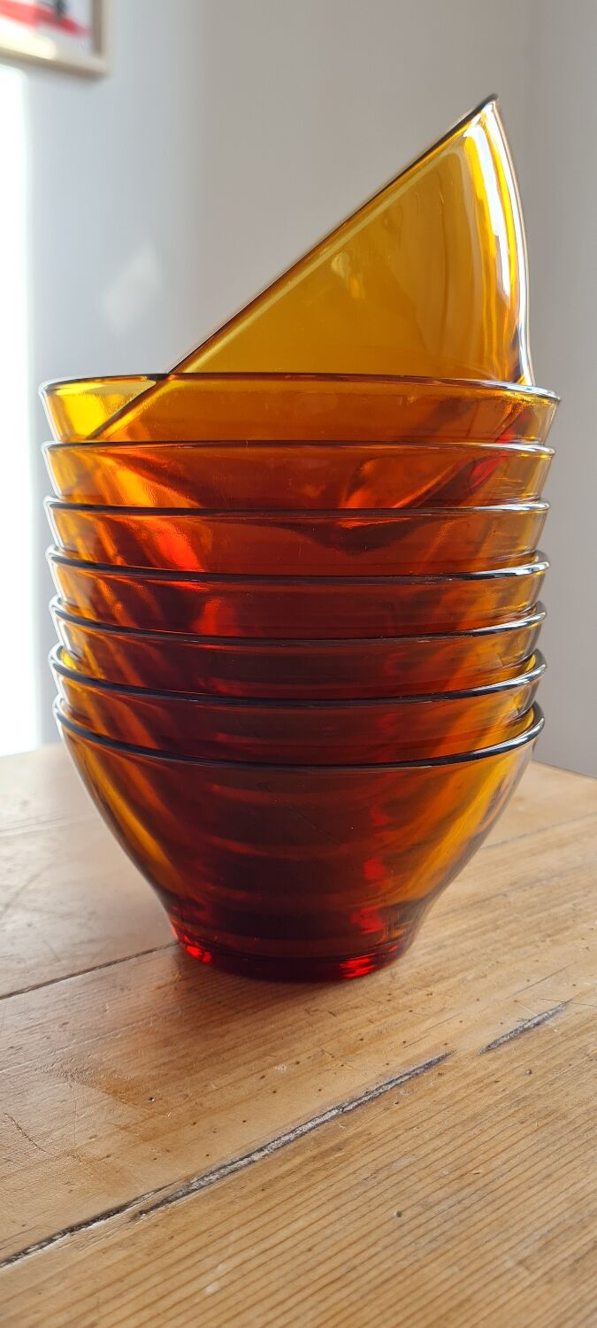 Set of 8 bowls in amber Duralex glass