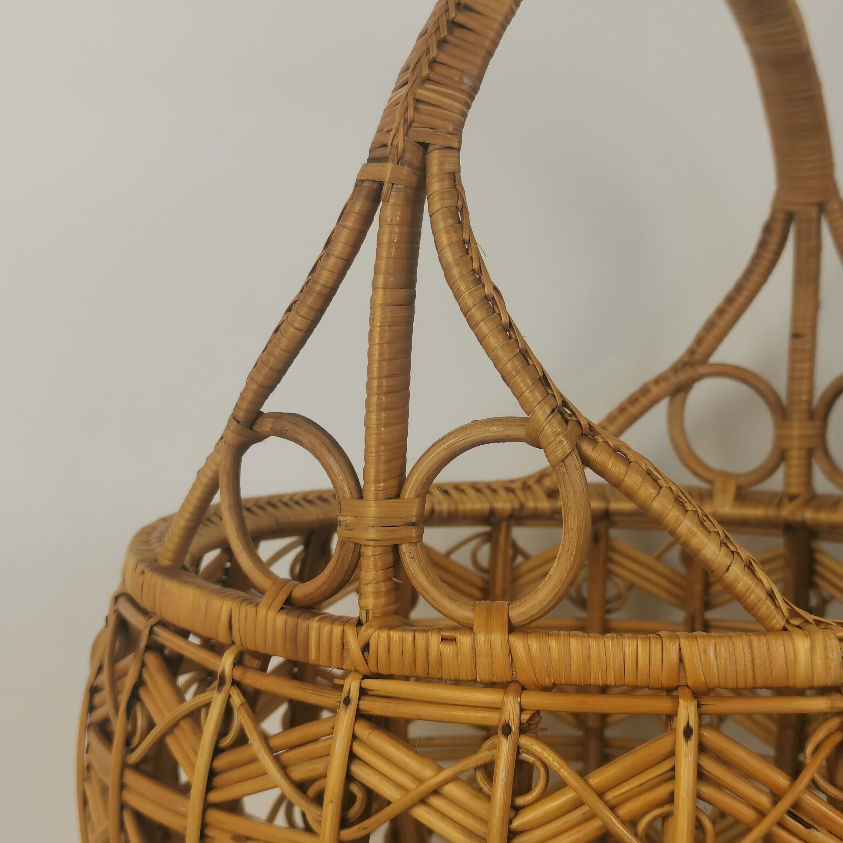 Rattan pan