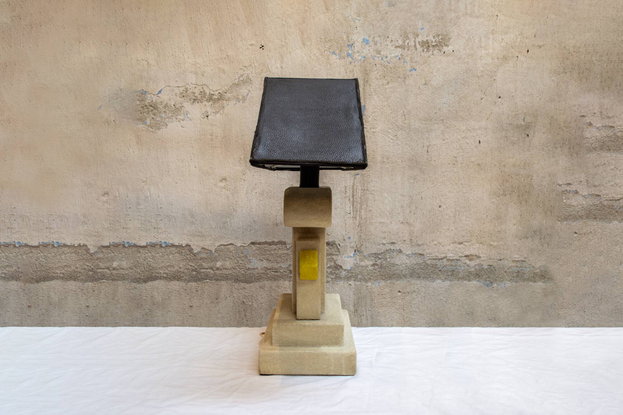 Lampe postmoderne en céramique de L'état du jour Anni '80
