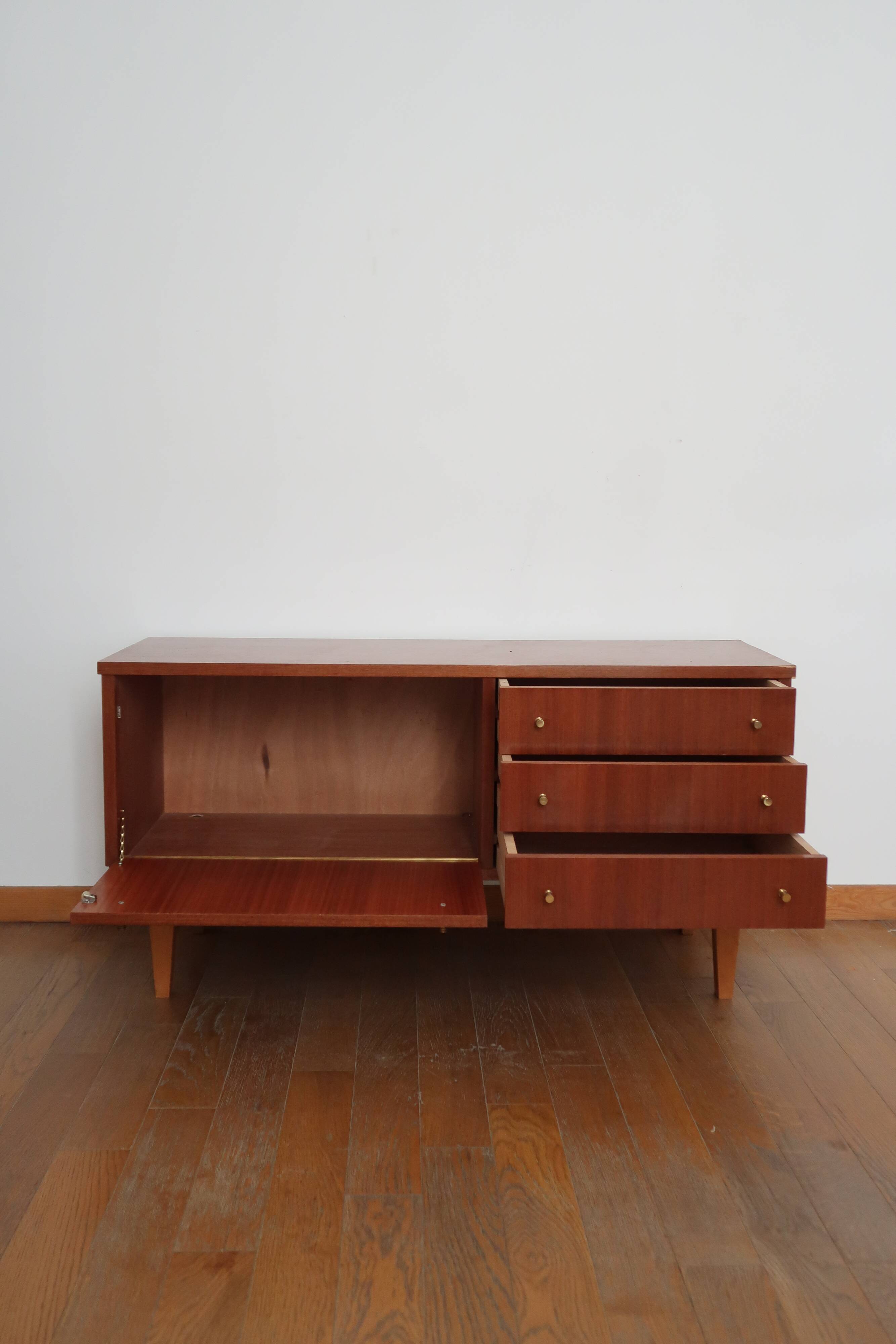 Small Scandinavian row