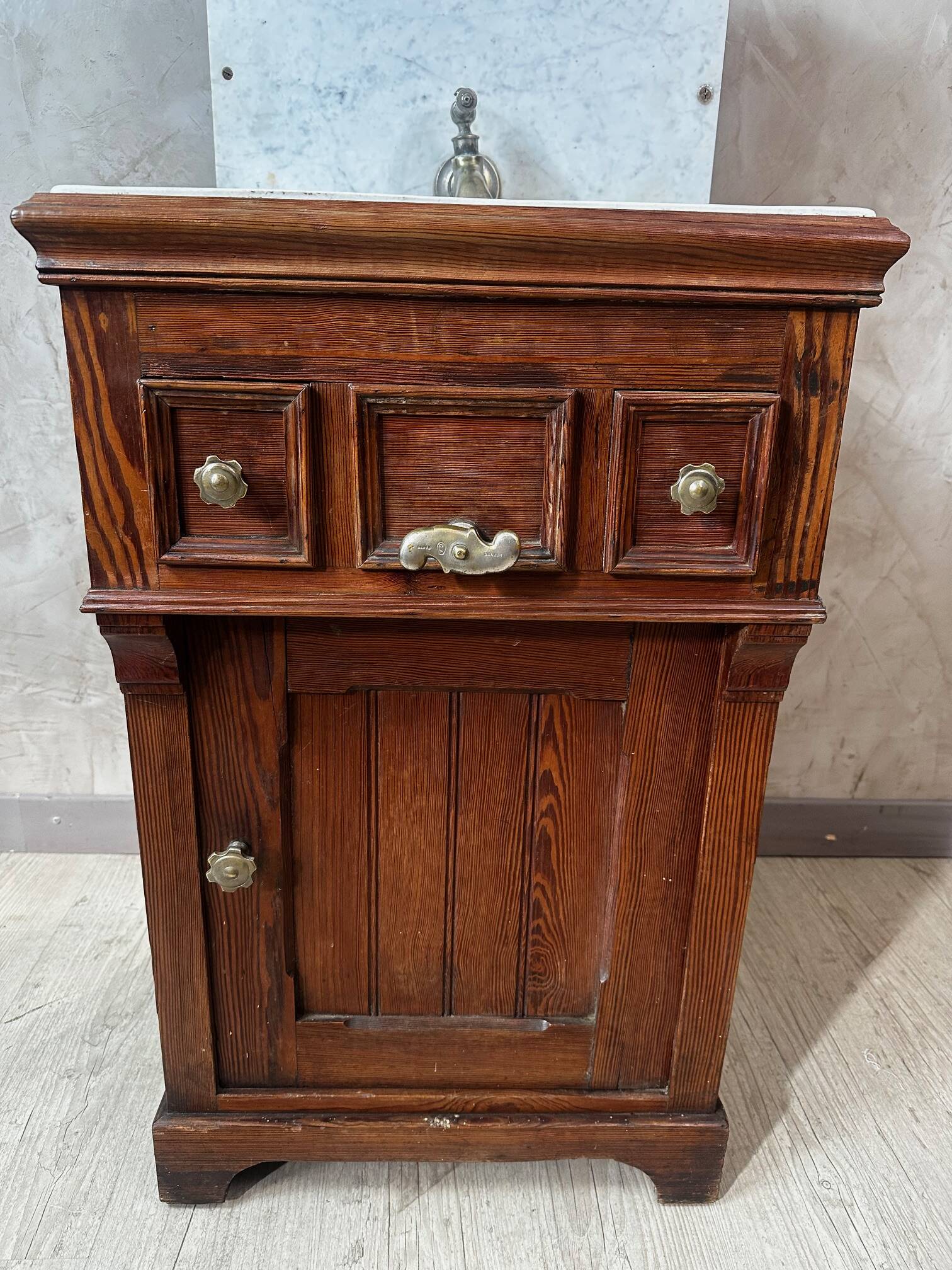 Bathroom vanity unit