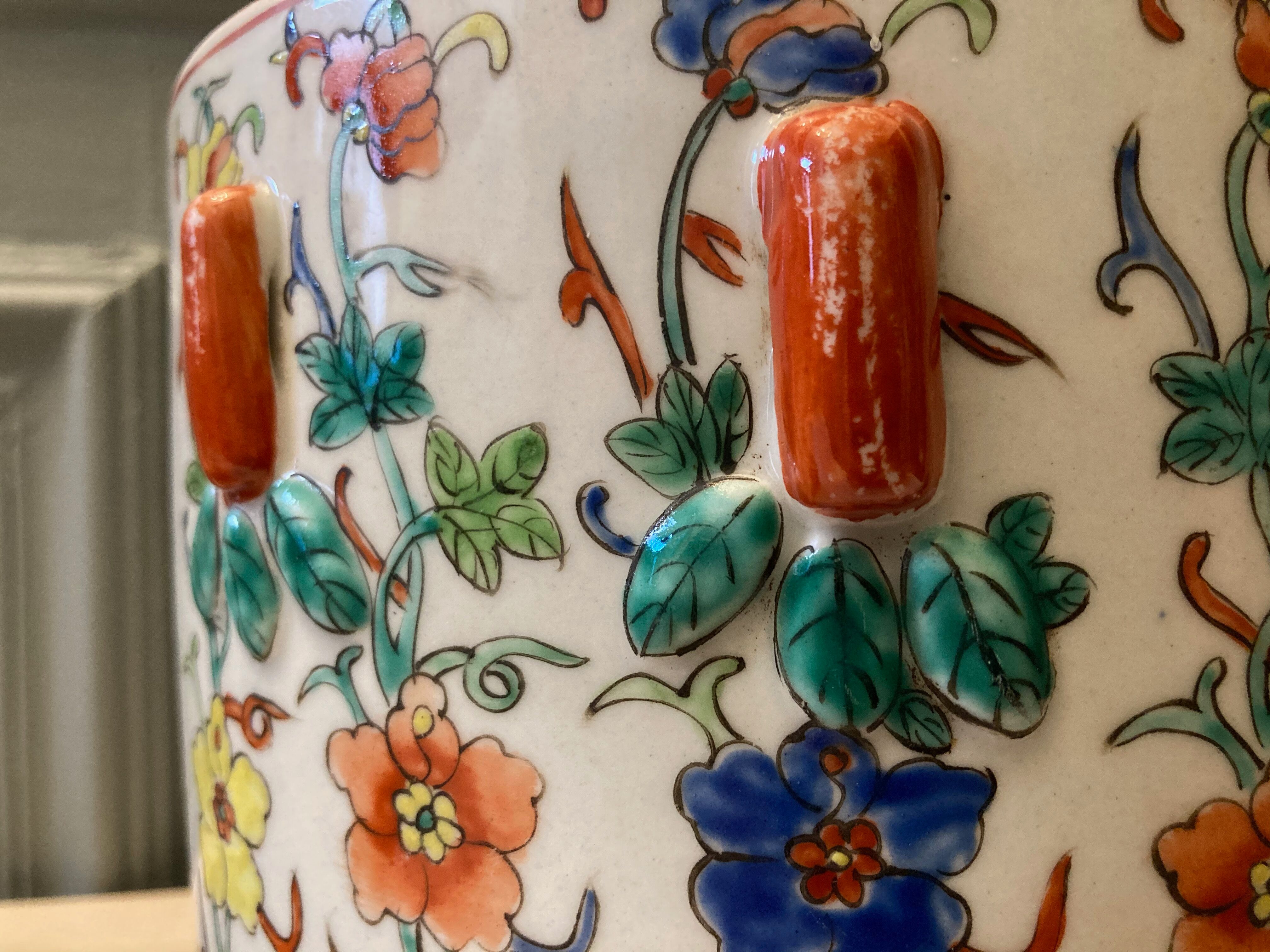 Old porcelain pot says ginger