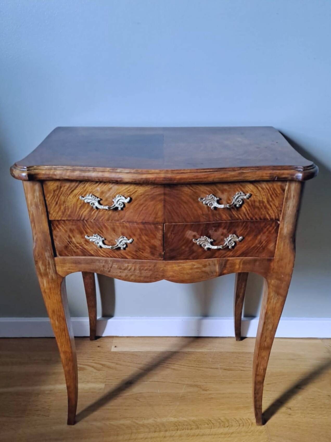 Antique chest of drawers