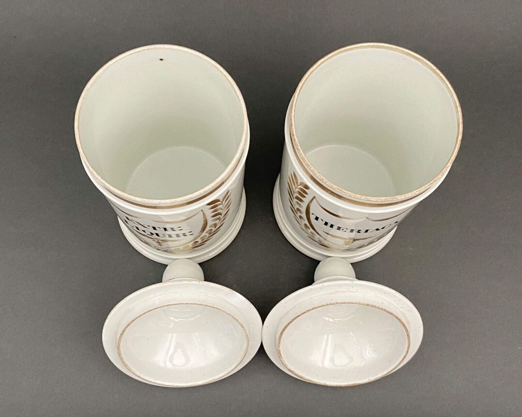 2 porcelain medicine jars nineteenth apothecary theriaca extr liquir