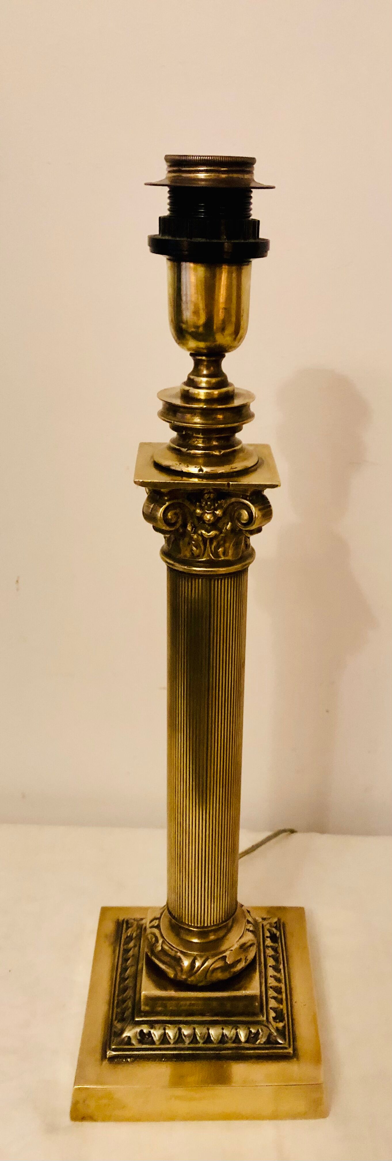 Pied de lampe ancien colonne en bronze