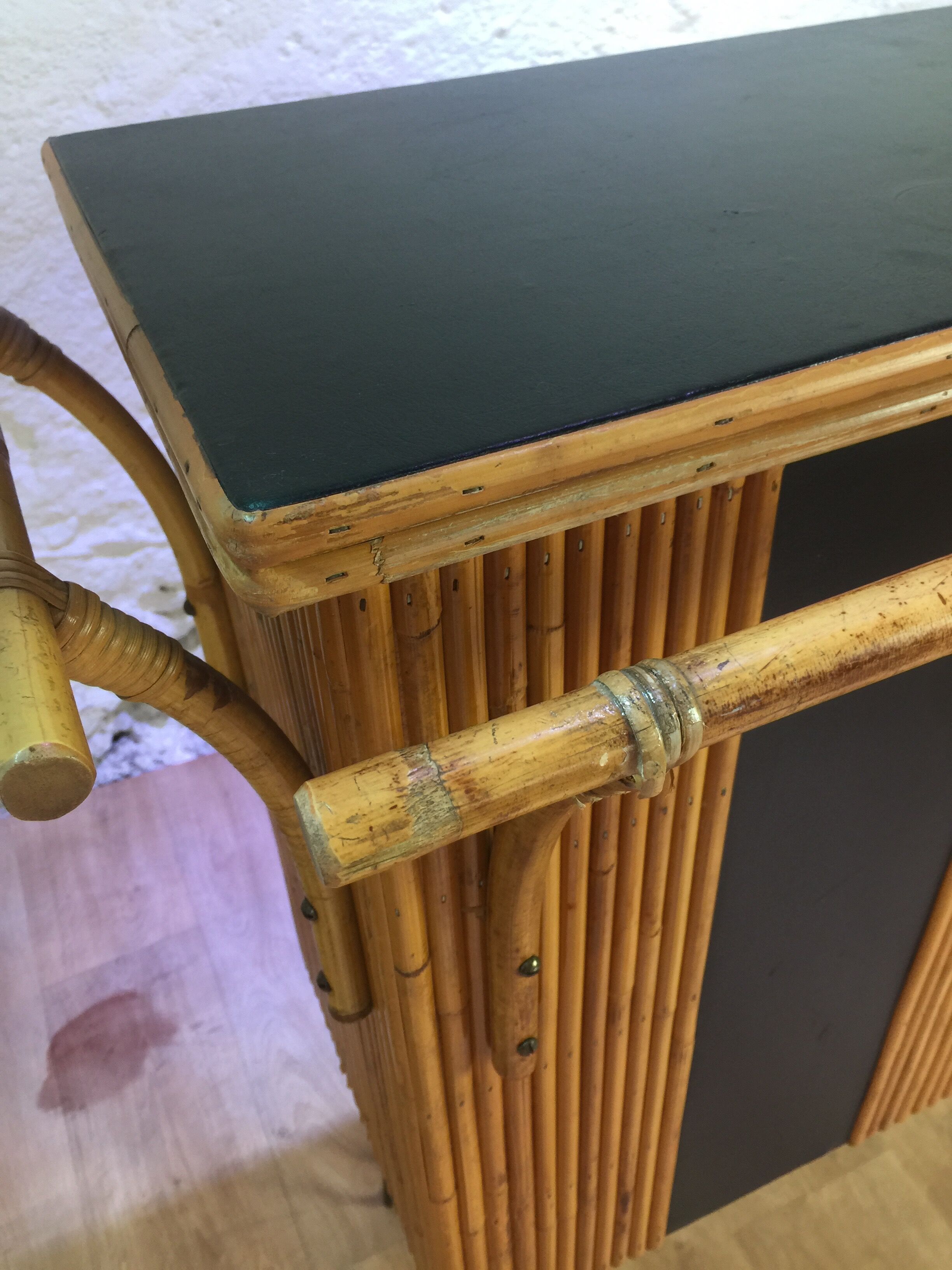 Rattan bar and its 2 stools 60s