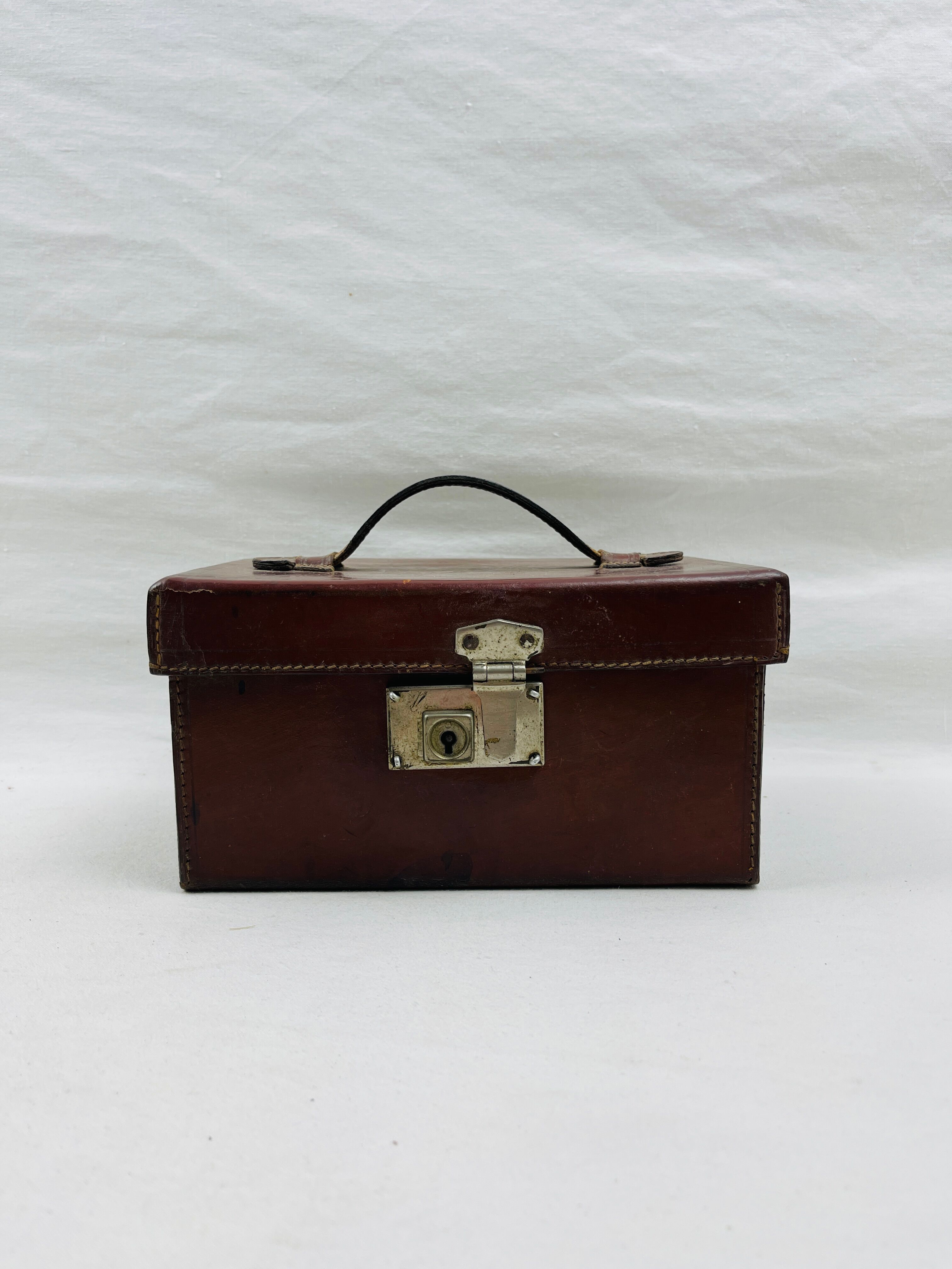 Old leather vanity-case