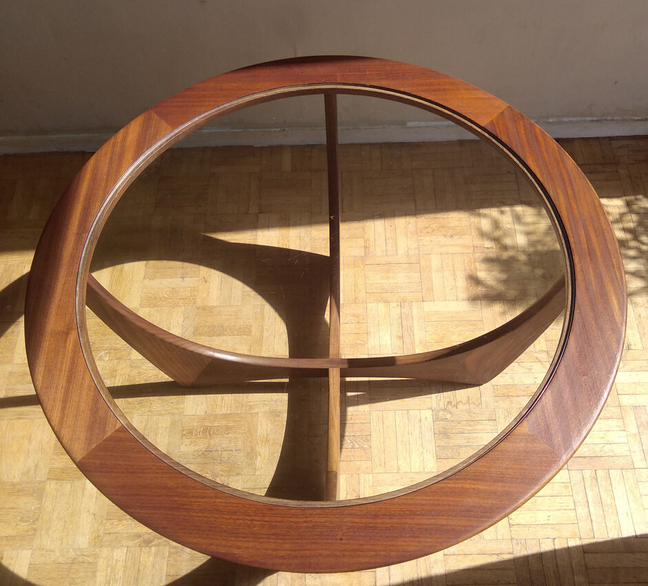 Round Astro Coffee Table - Designer Victor Wilkins - Edition G Plan 1960