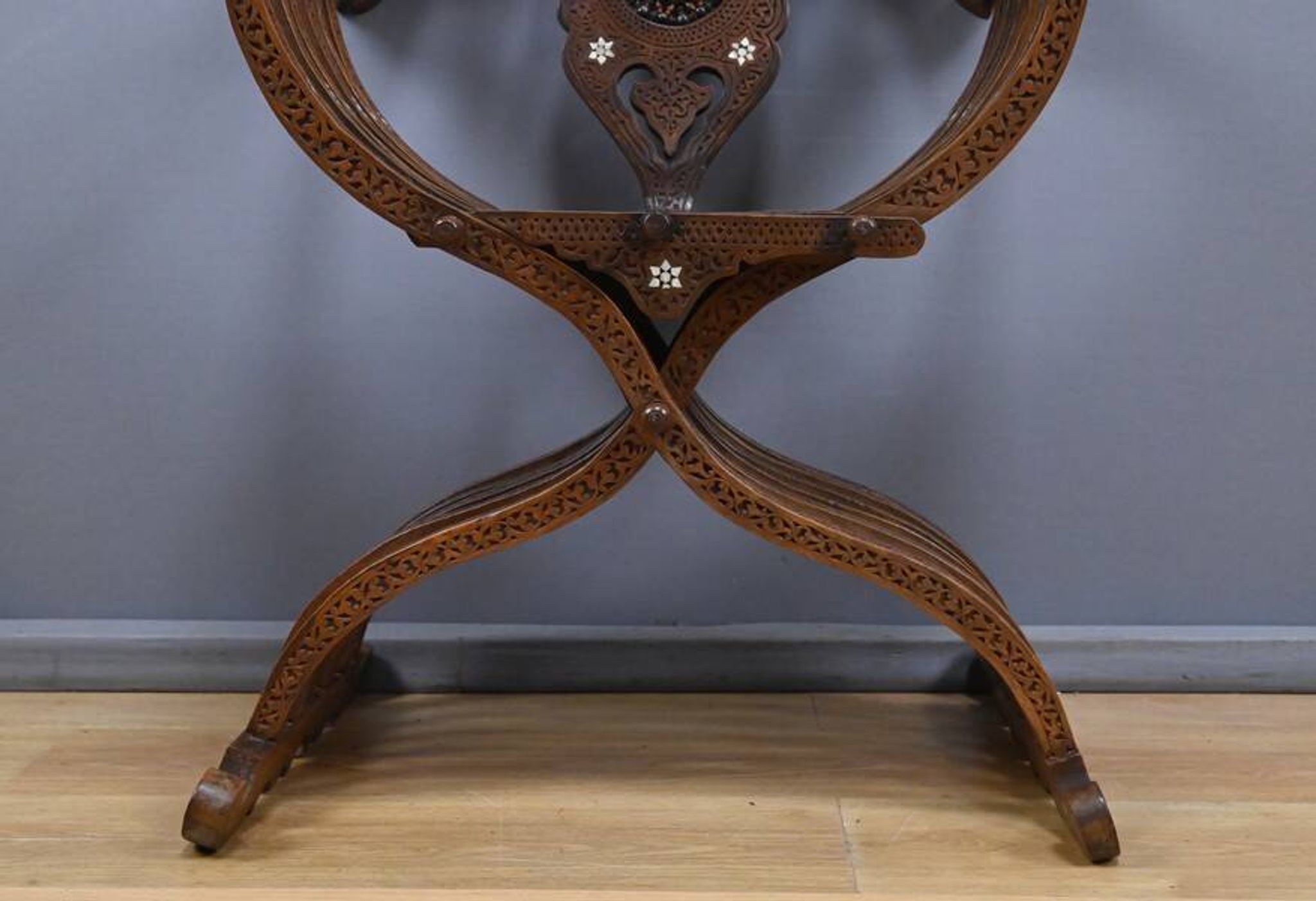 Fauteuil syrien en noyer – fin XIXe