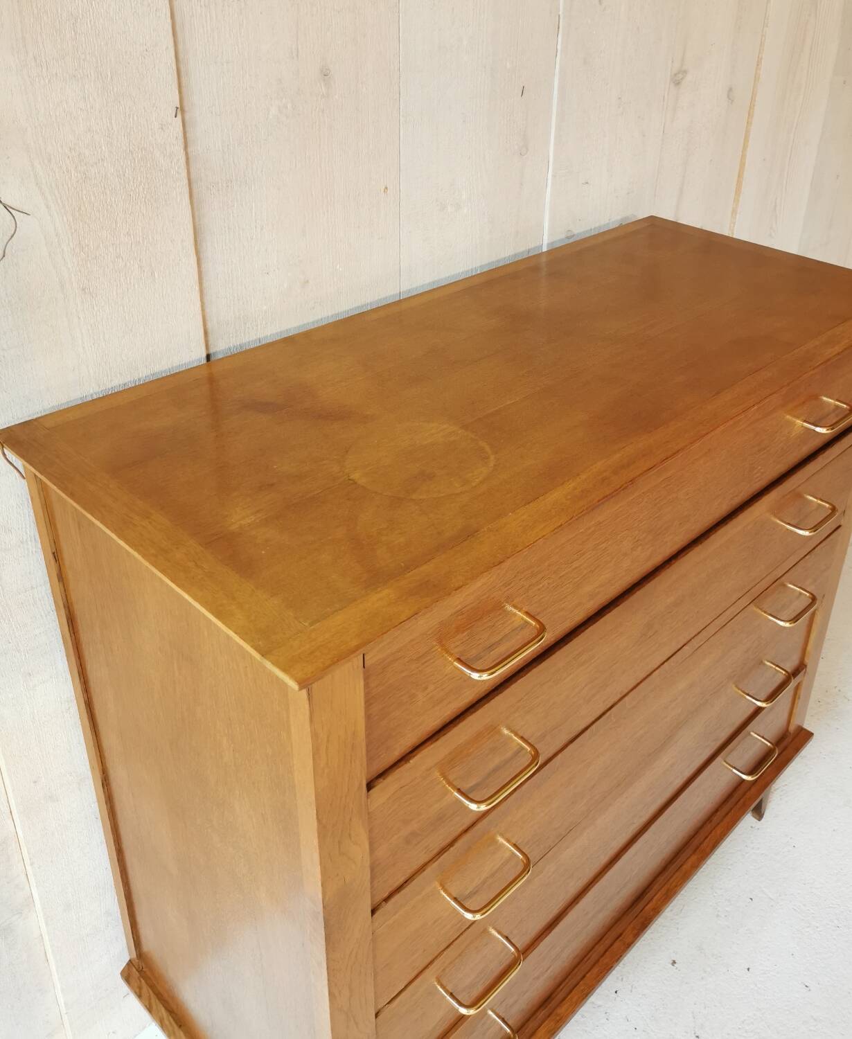 Oak chest of drawers