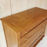 Oak chest of drawers