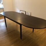 Extendable oak table