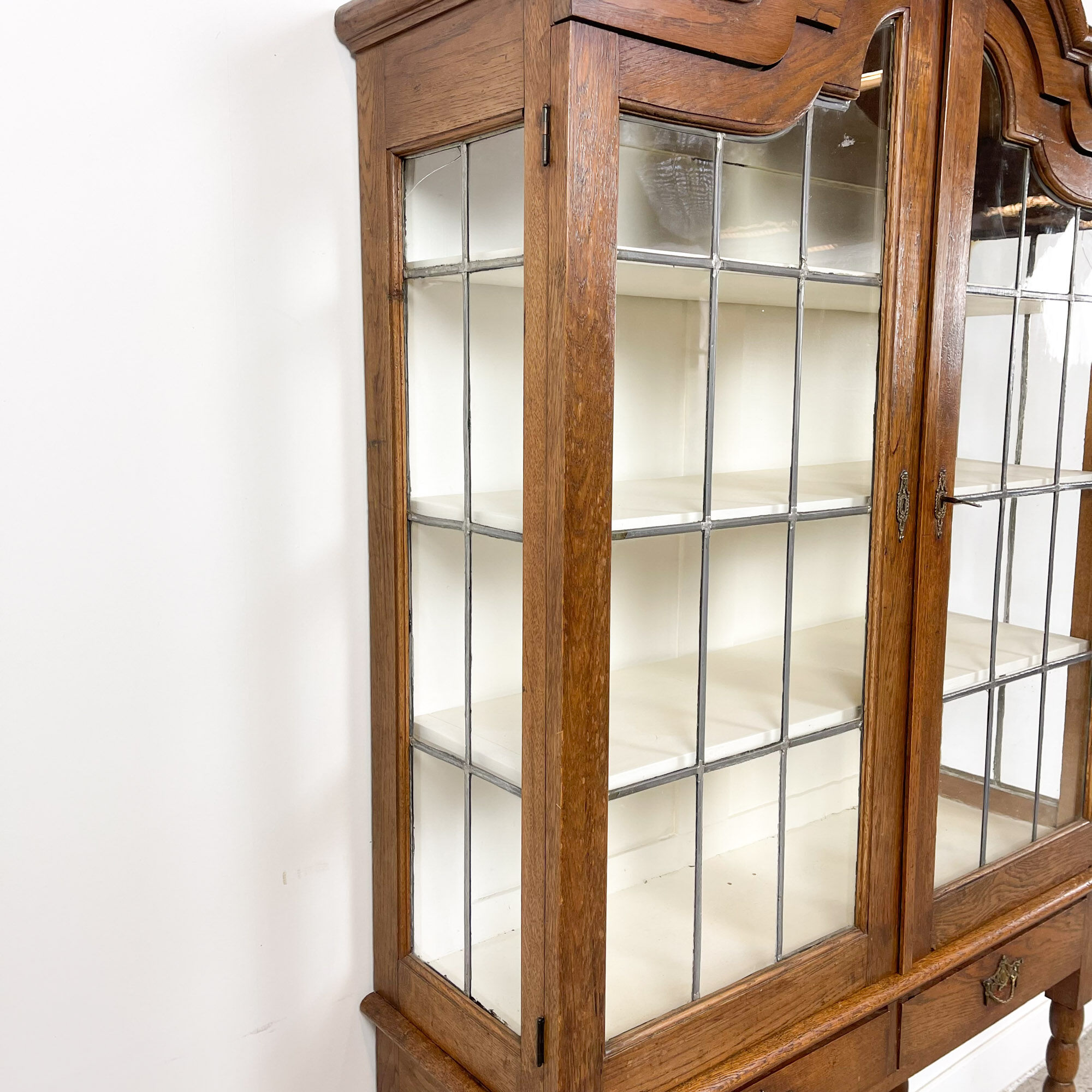 Vitrine en chêne antique hollandais