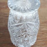 Small crystal vase with chiseled patterns and geometric decorations