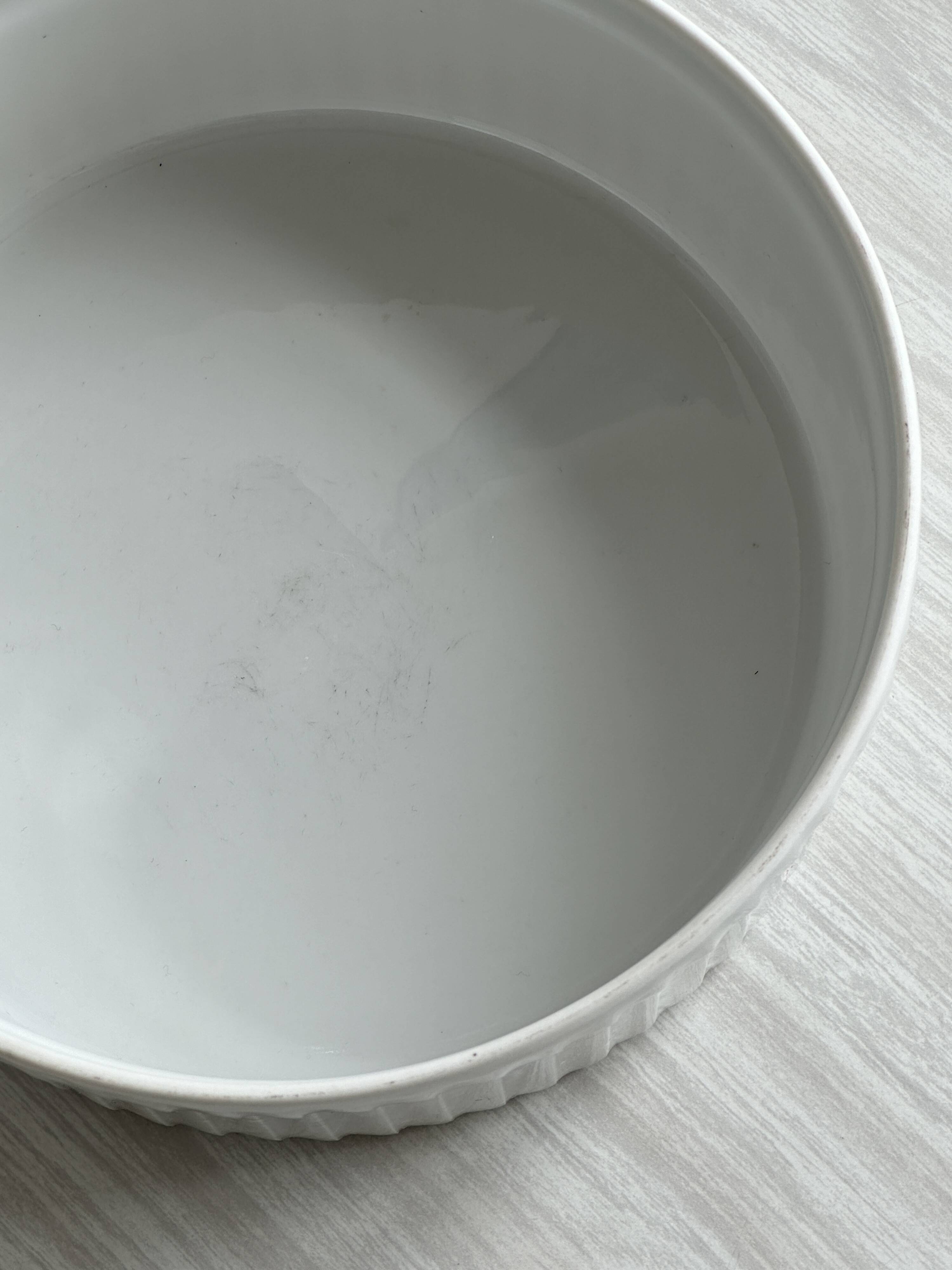 Pillivuyt white hollow dish, white porcelain dish, pie dish.