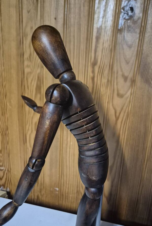 Mannequin d’artiste articulé ancien en bois