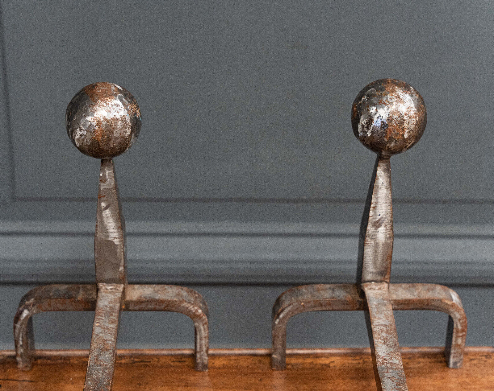 Pair of 1930 modernist chenets decorated with a ball