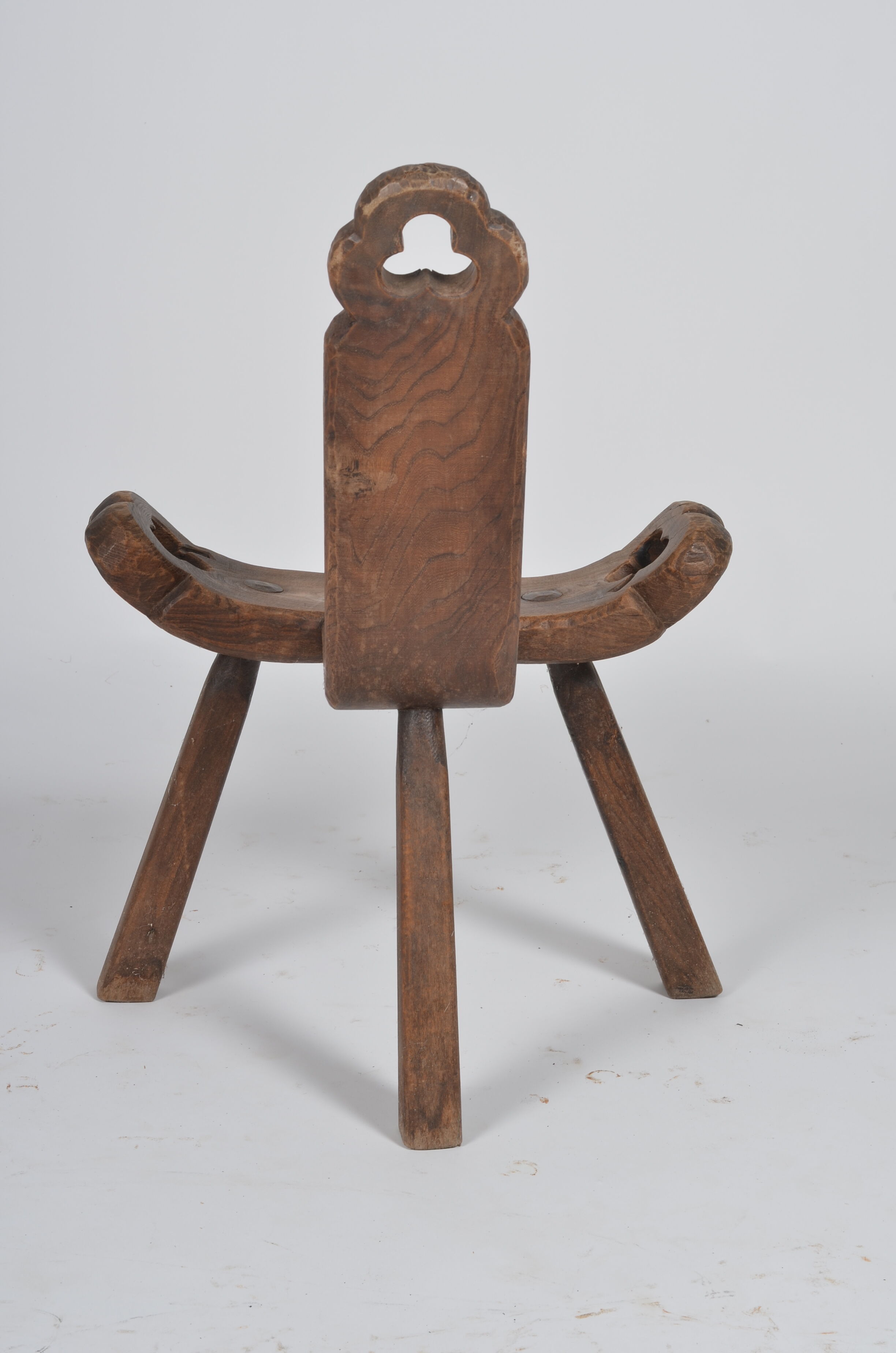 Chaise tripode brutaliste