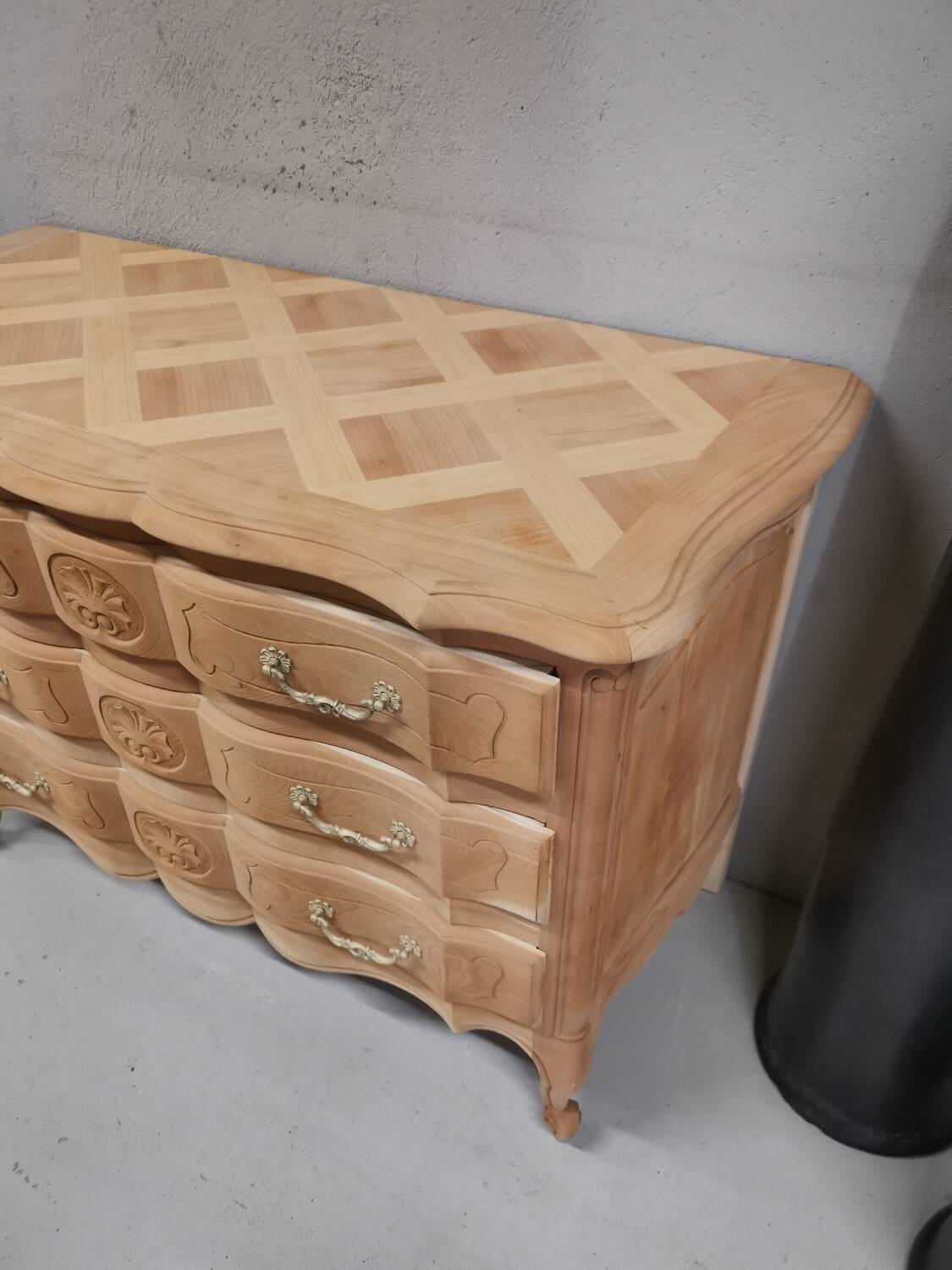 Louis XV chest of drawers in raw wood