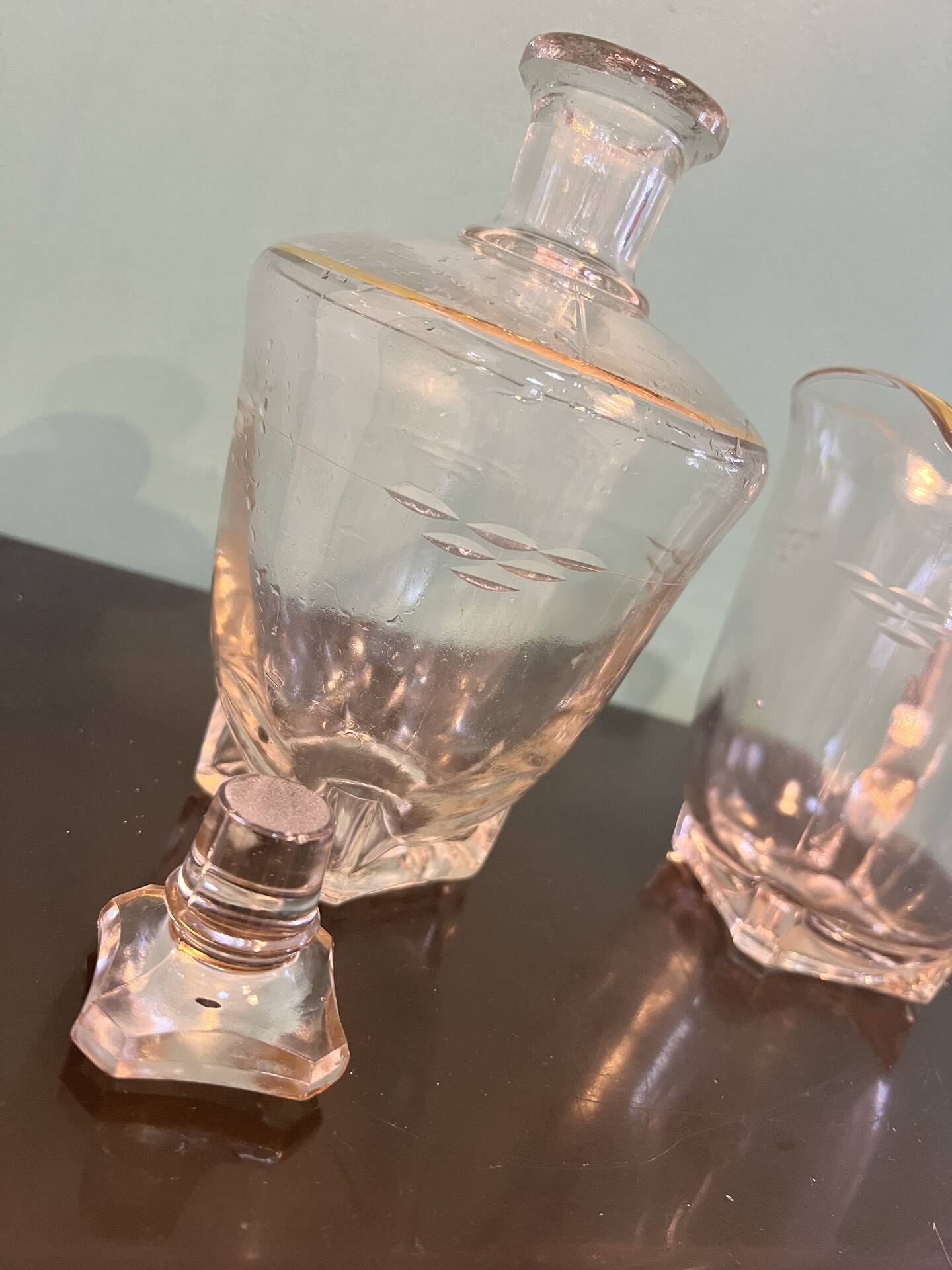 Vintage glass table service, square base and gold trim – Years