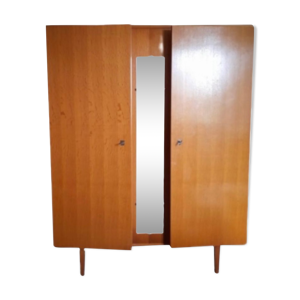armoire vintage