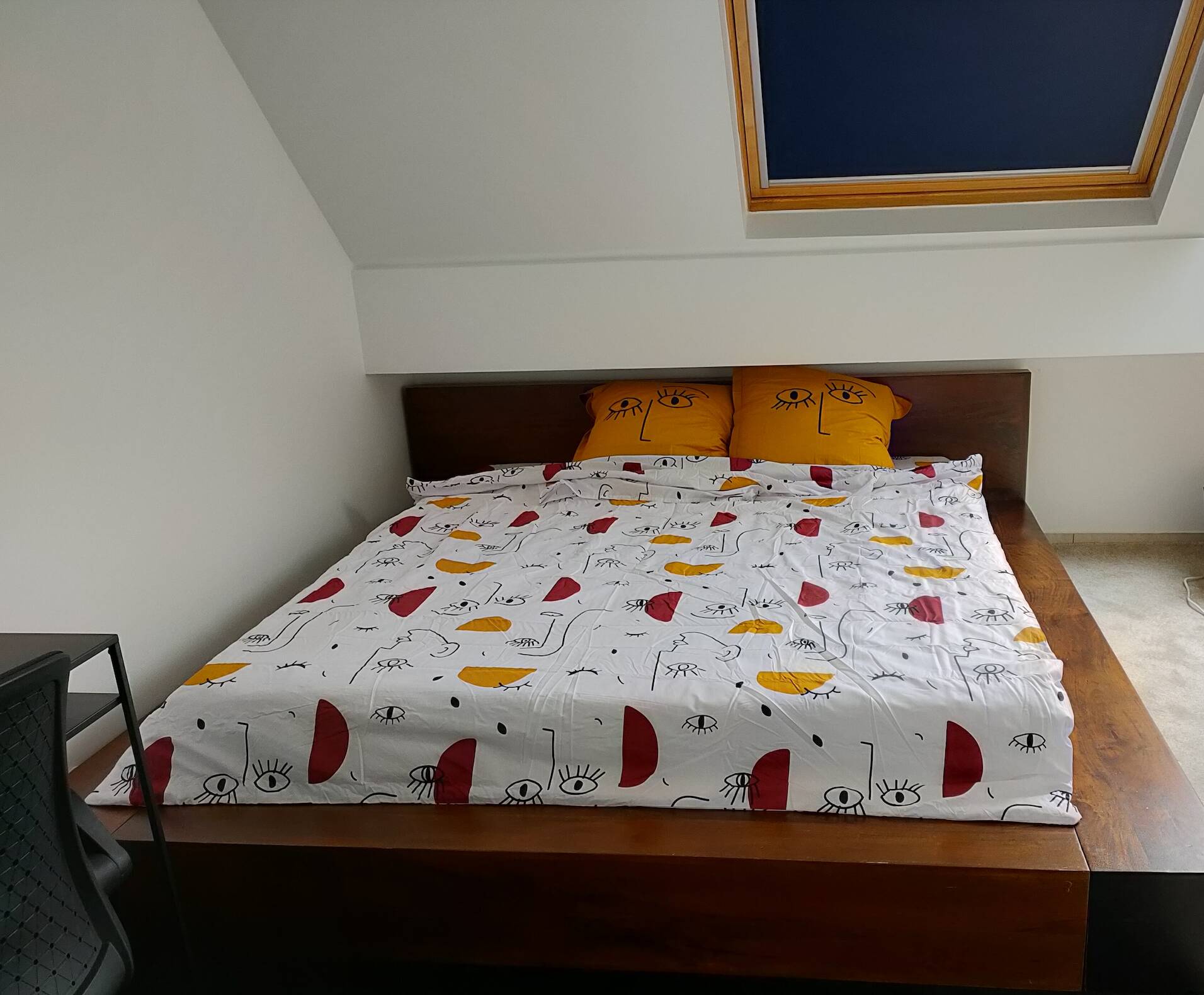 Solid wood bed