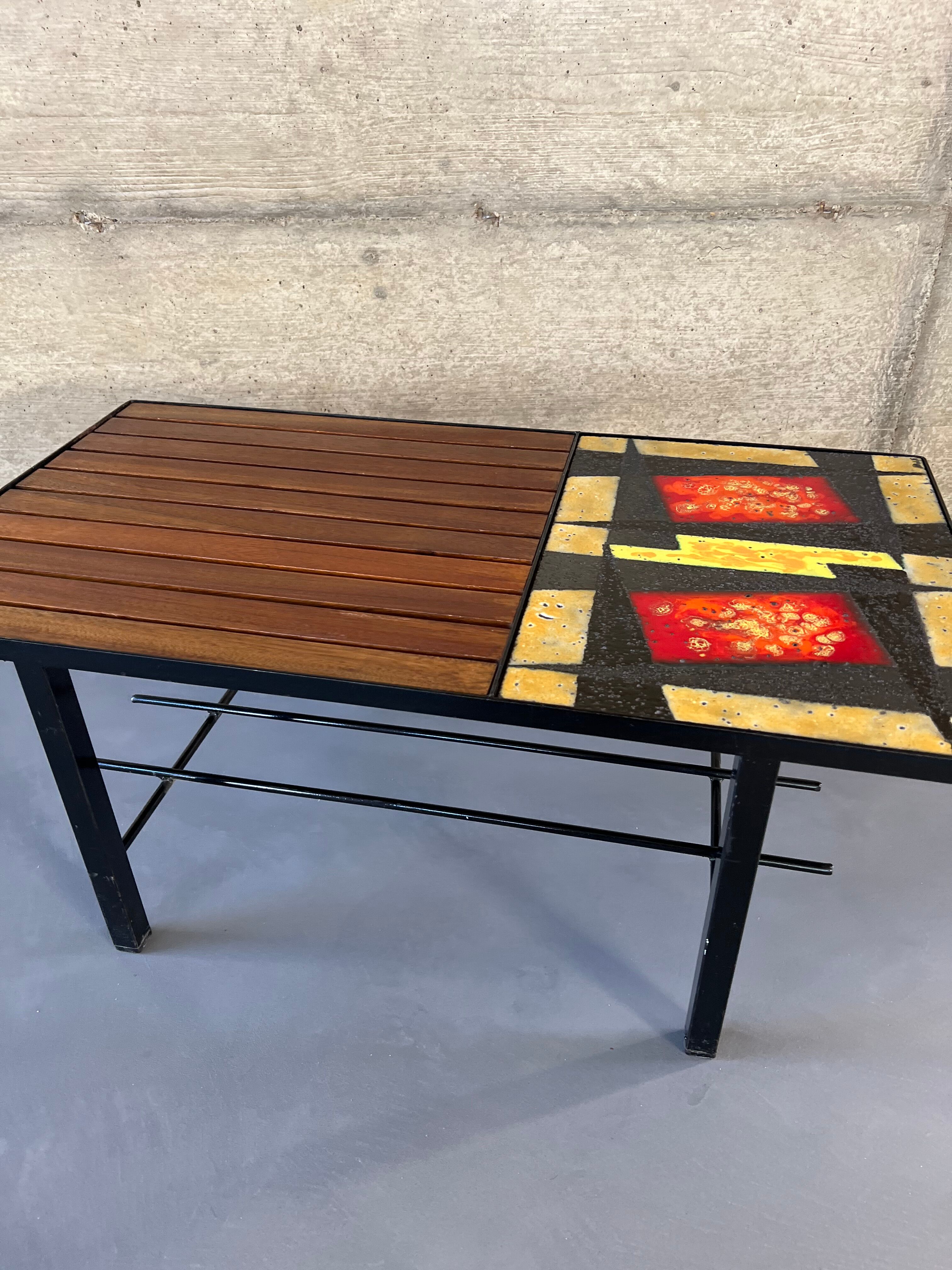 Table basse mid-century, teck, acier et pierre de lave