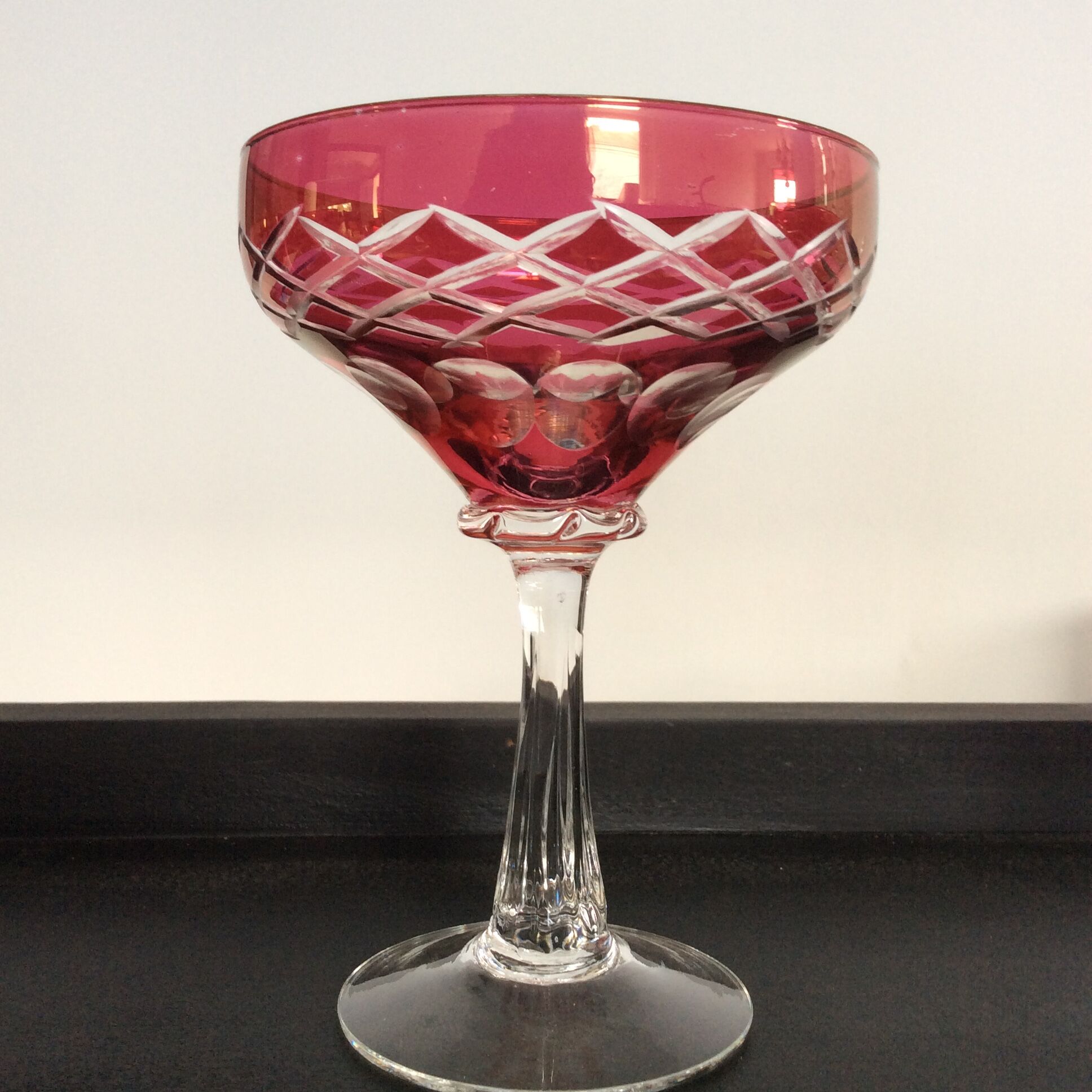 Series of 6 champagne glasses in chiseled crystal