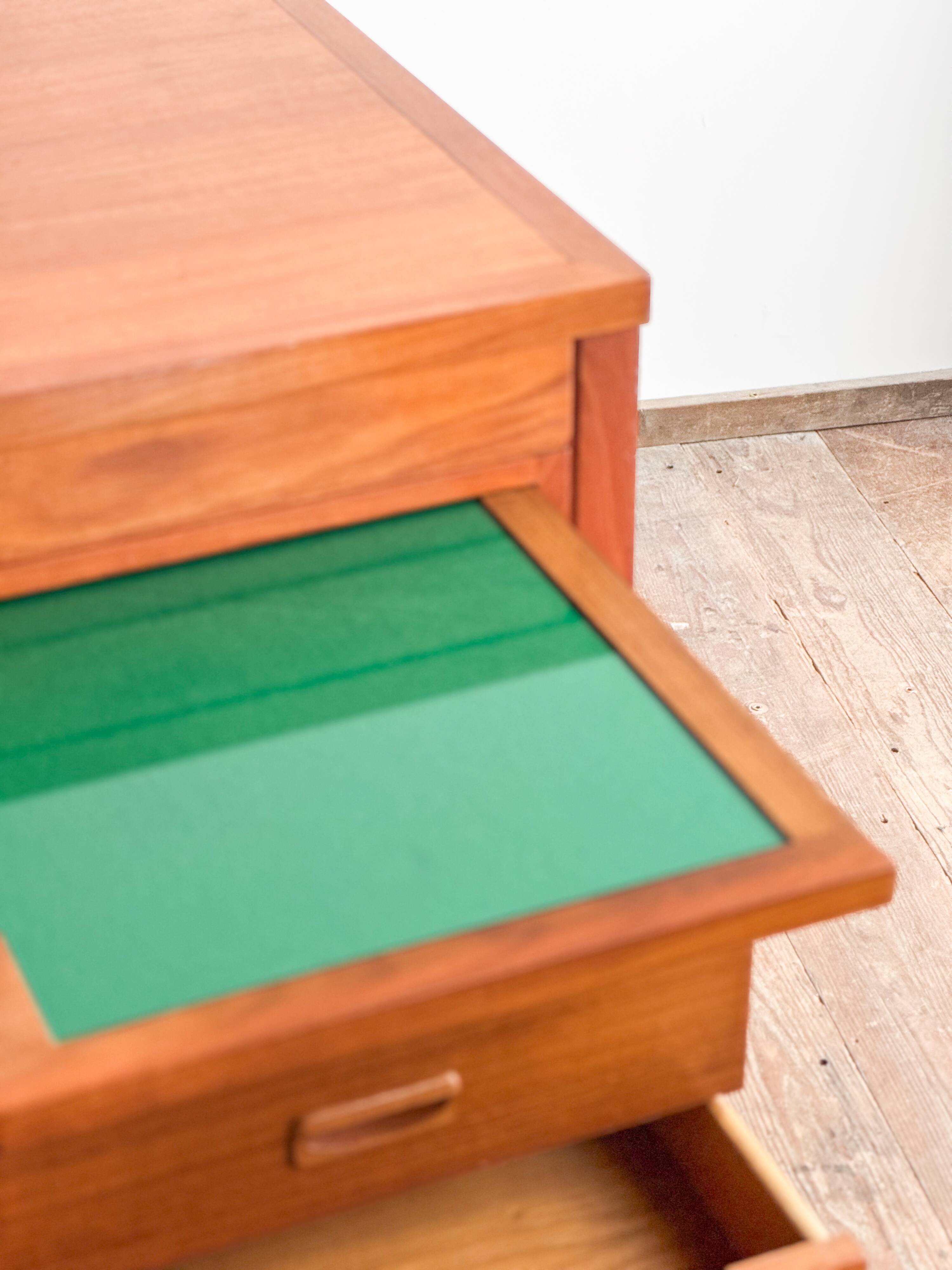 Grand bureau de direction en teck avec cuir, années 60