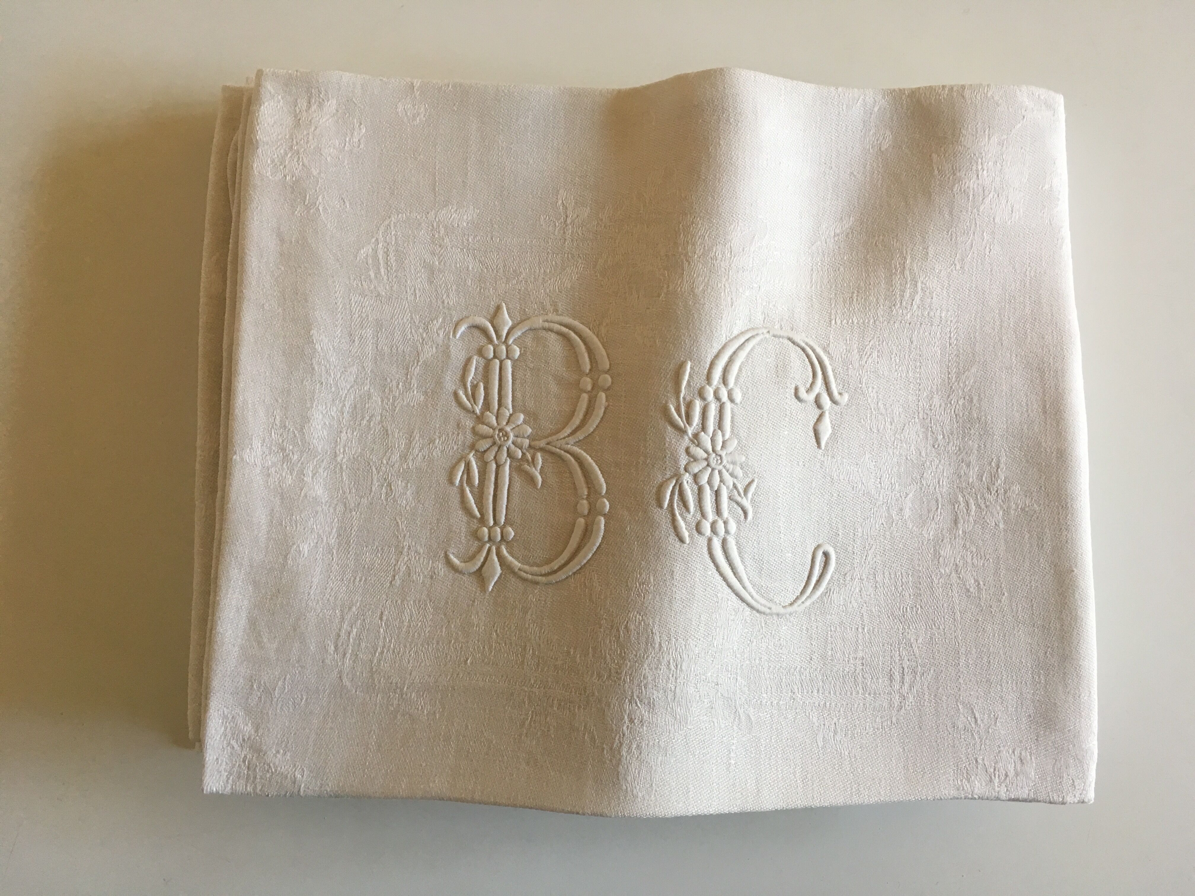 Set de 6 serviettes de lin damassé vers 1900 brodées BC