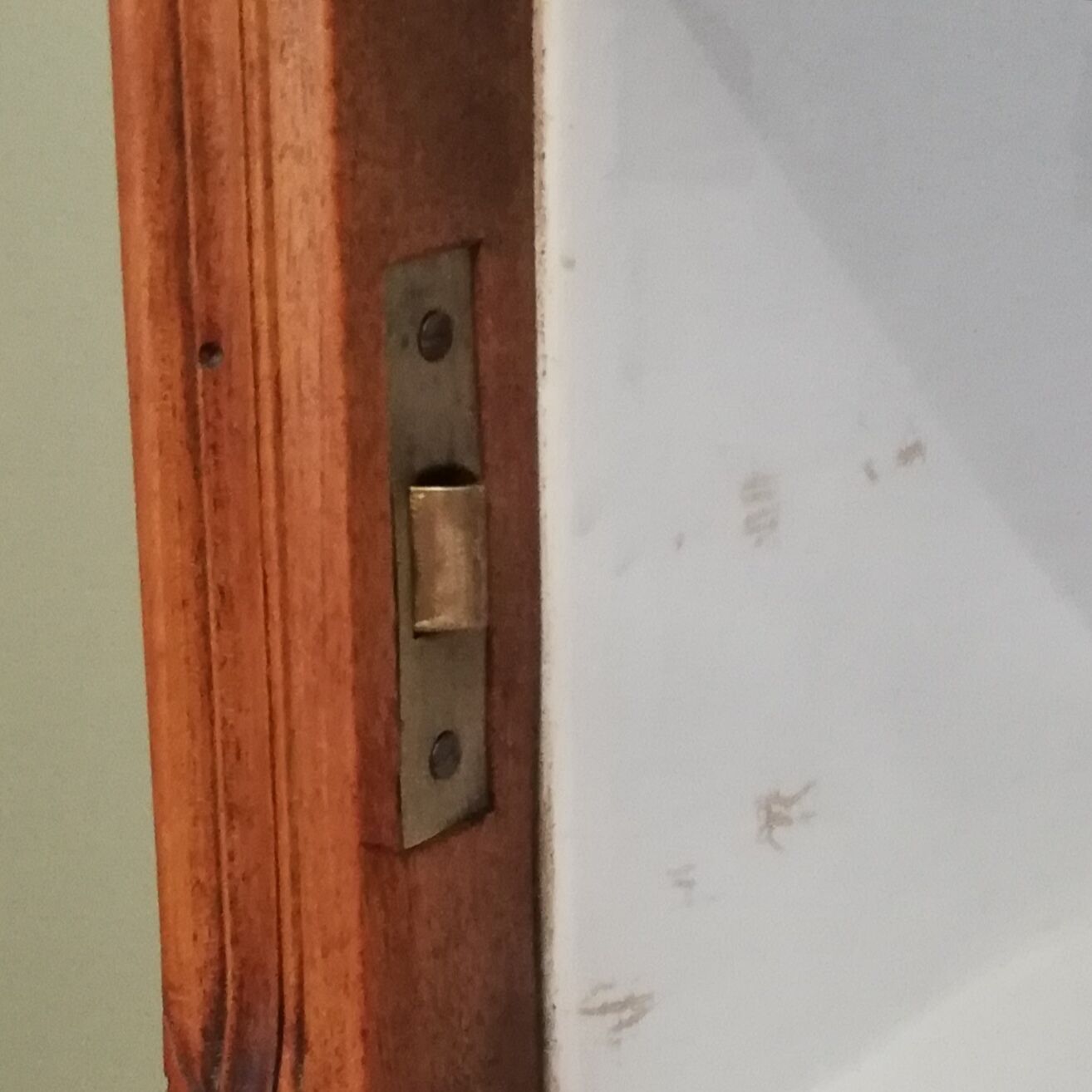 Table de chevet en bois et dessus marbre de style Louis XV