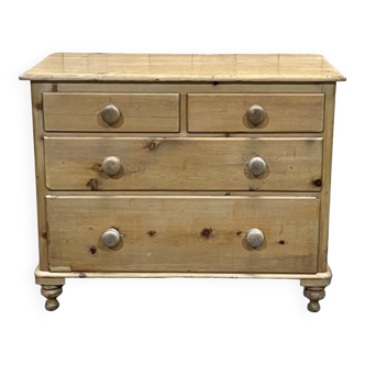 Commode anglaise XIXème en sapin avec ses boutons en bois