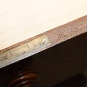 Commode militaire Howard & Son 1881 par Sir C Pigott
