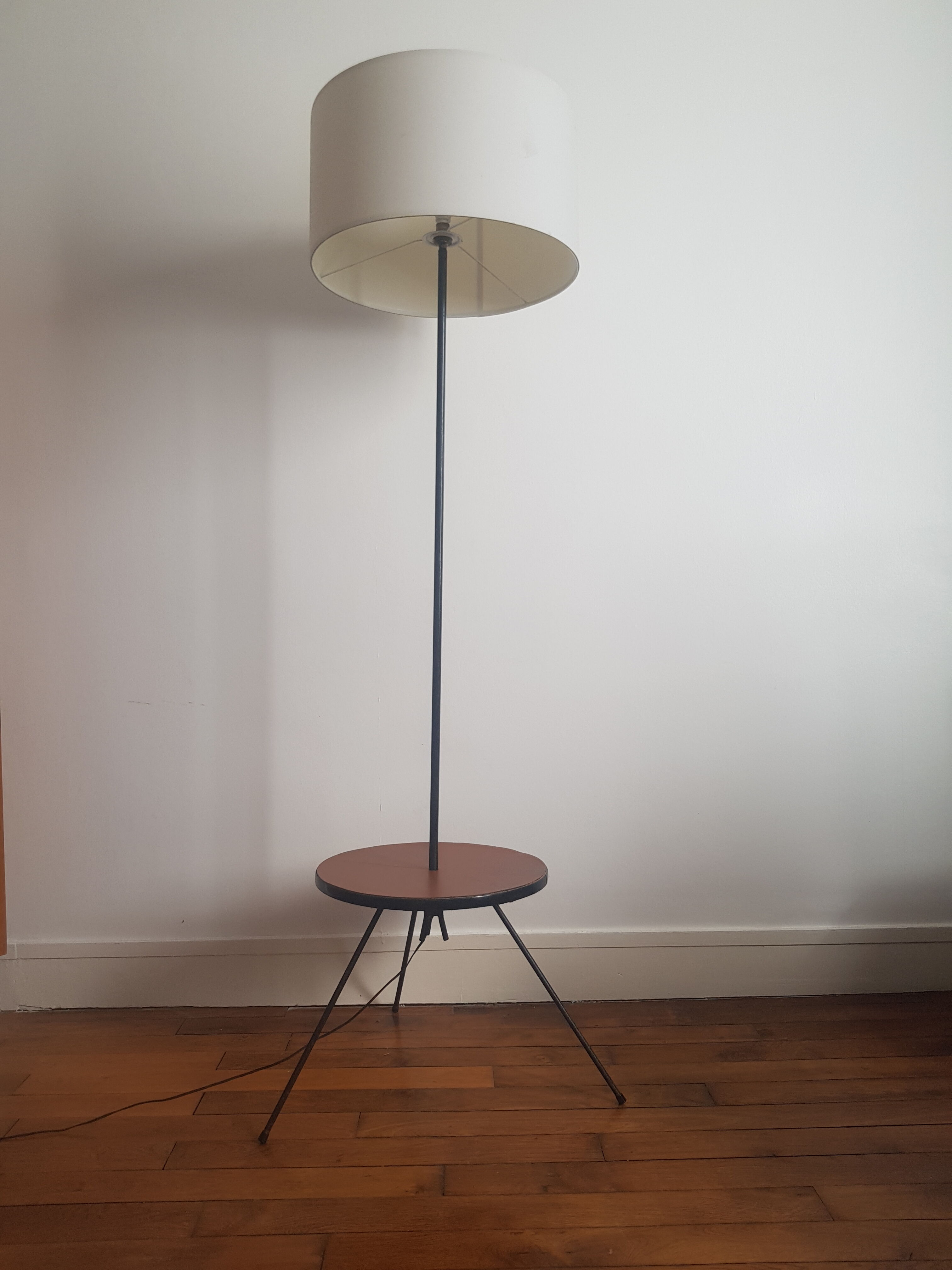 Tripod tablet floor lamp