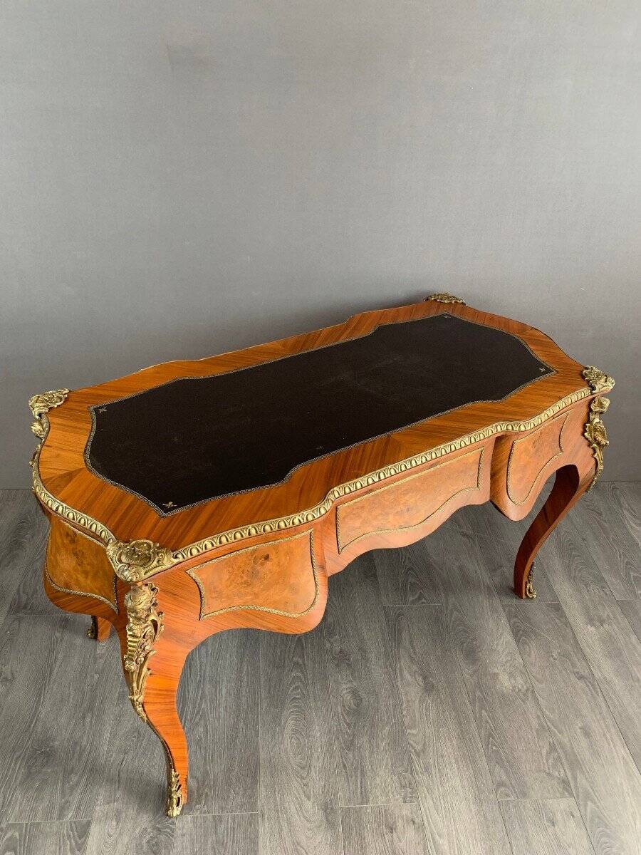 Bureau en marqueterie et bronze doré style Louis XV, XIXème siècle