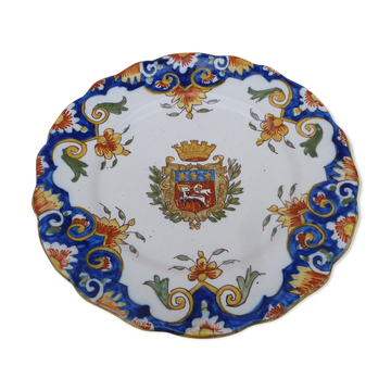 18th century plate in Rouen's faience with coat of arms and floral motifs
