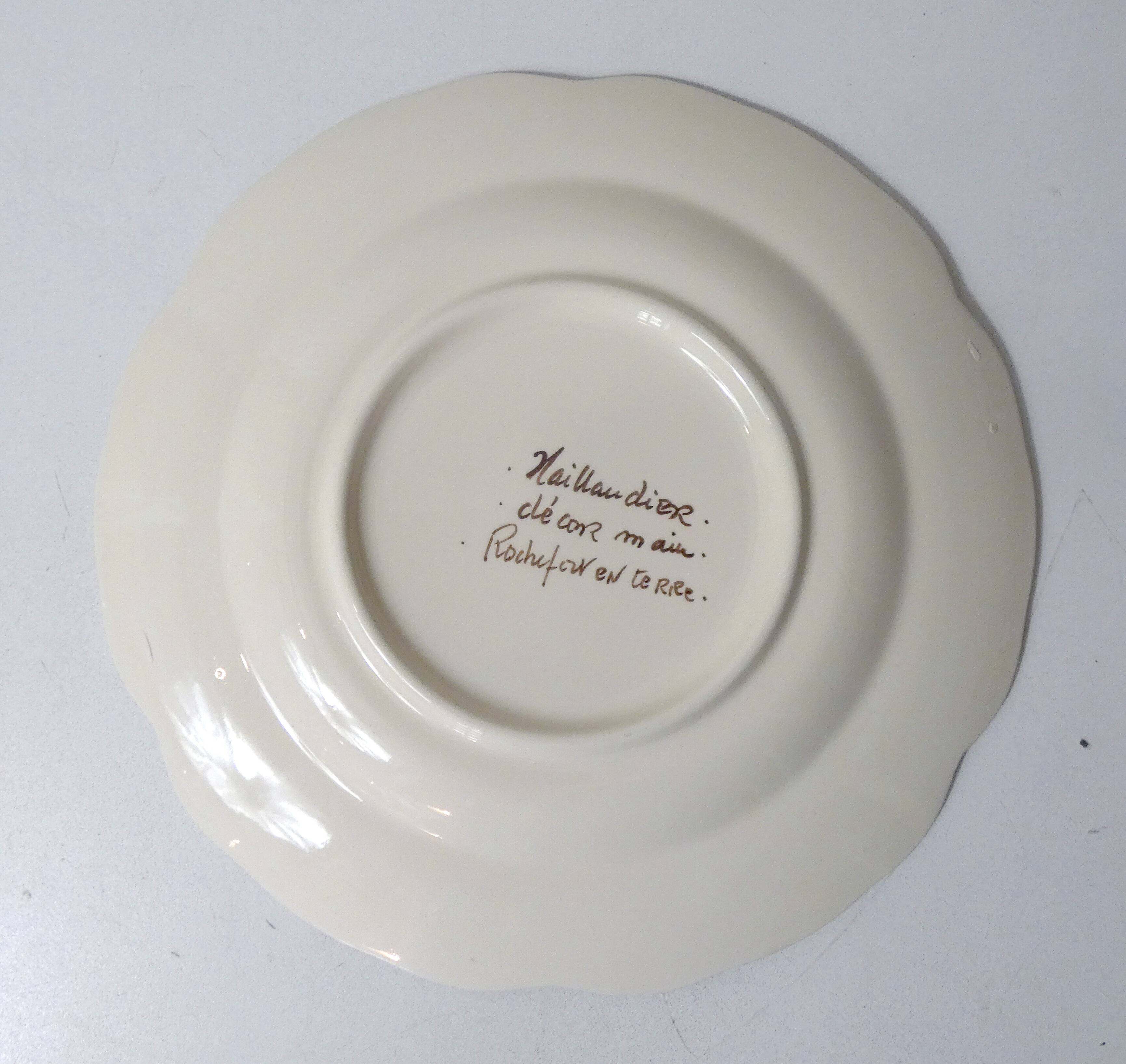 Assiette plate signée Taillandier Rochefort en Terre