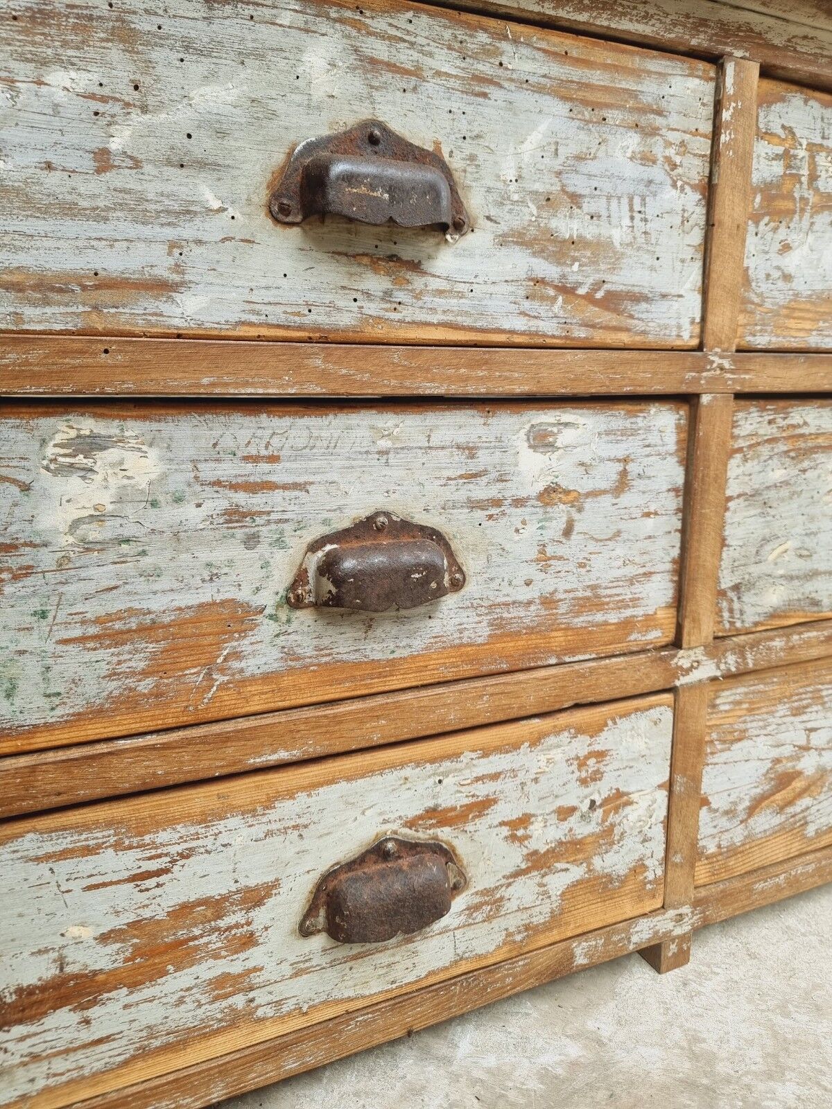 Workshop chest of drawers